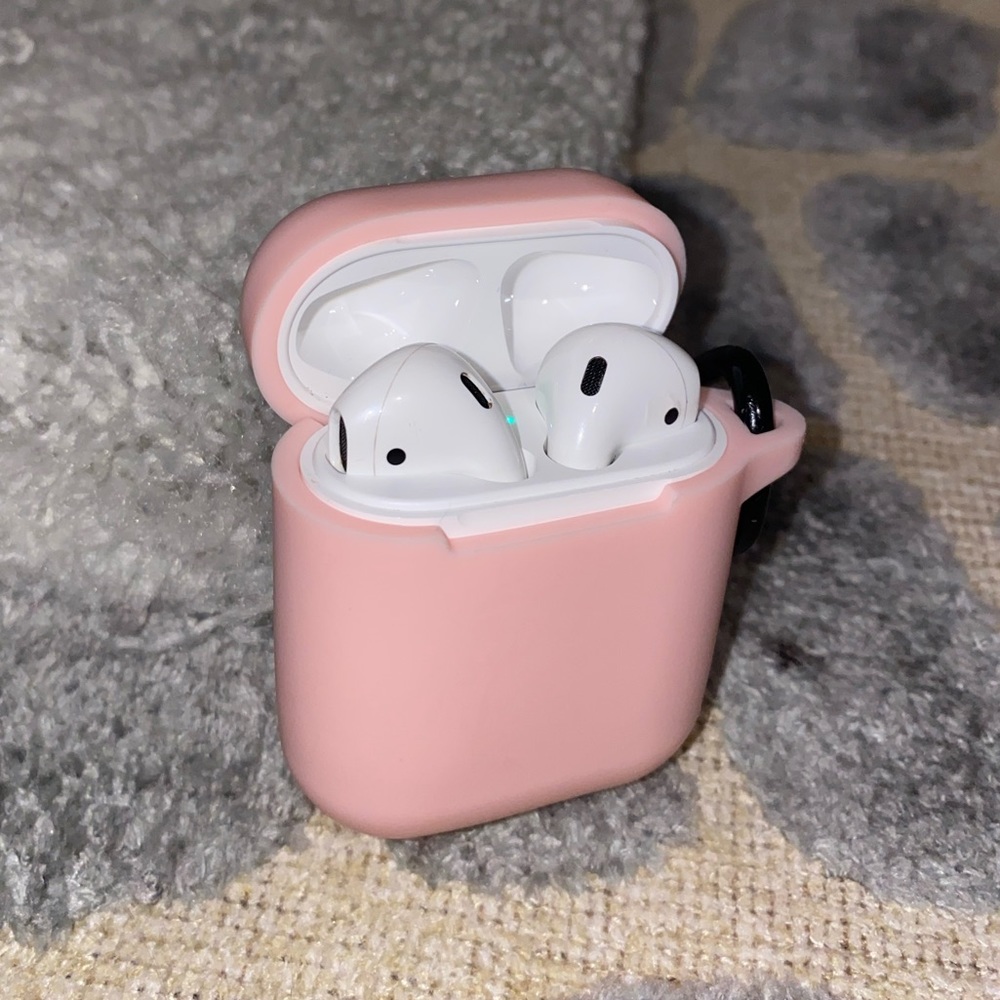 Apple AirPods + Charging Case + Silicone Case